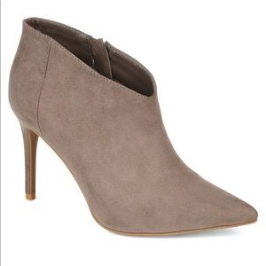 Journee collection women’s Demmi booties